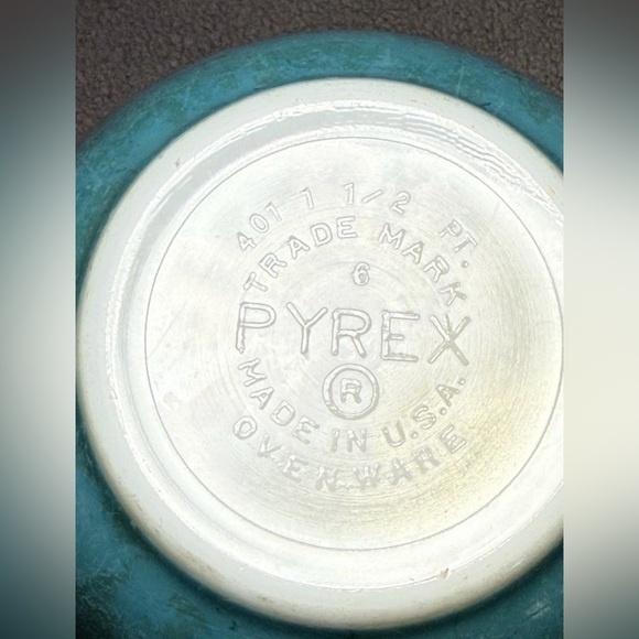 Vintage Early PYREX Blue Mixing Bowl 1-1/2 Pint Model #401 Smallest In The Set - Picture 7 of 7